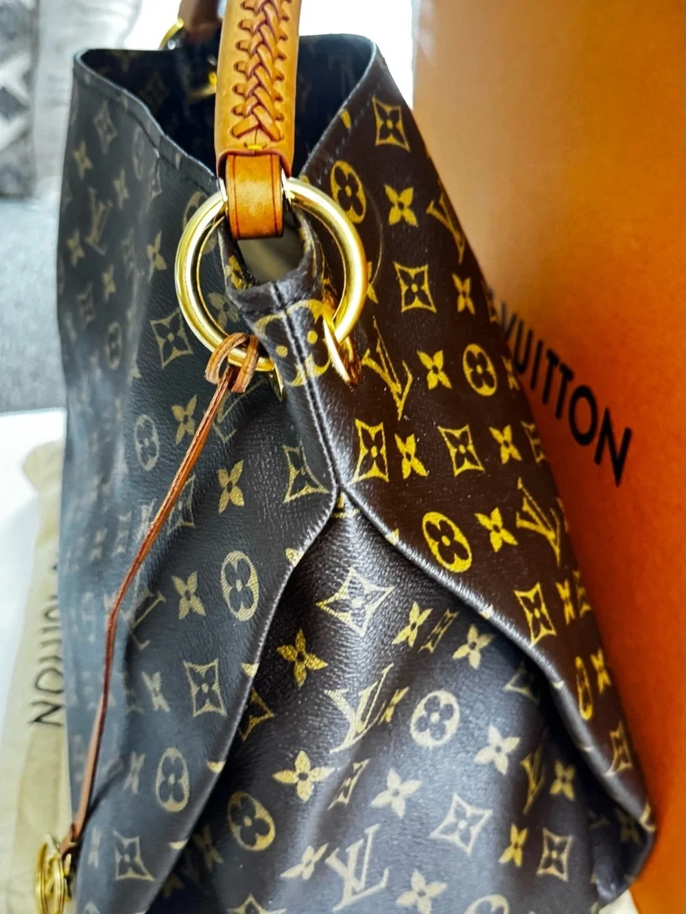 Louis Vuitton Authentic Artsy Hobo Bag MM Brown Monogram Canvas
